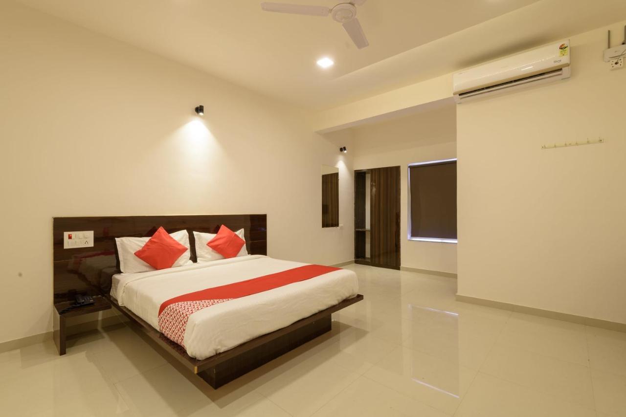 Oyo 22964 Kundan Lawns Hotel Shirdi Exterior foto