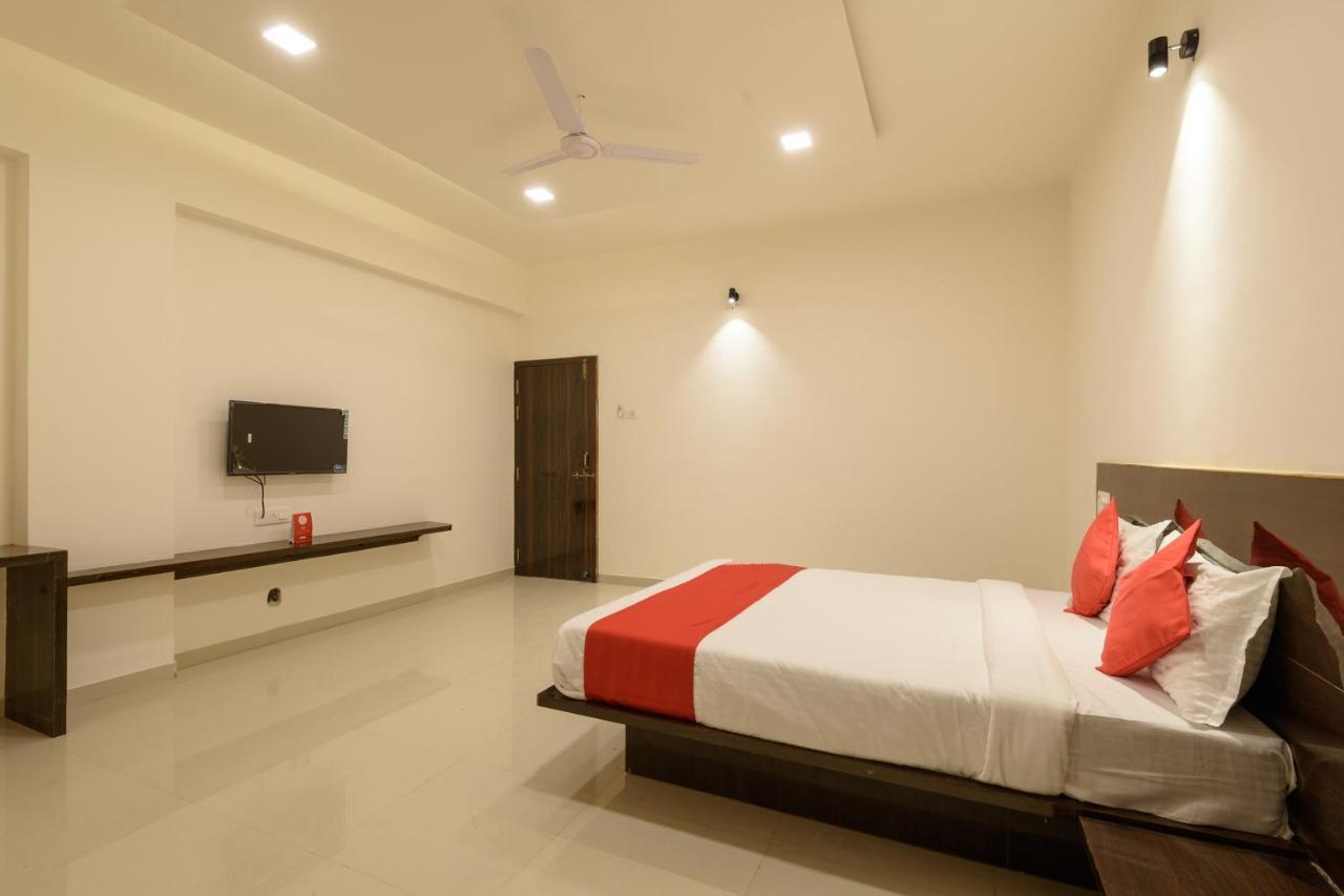 Oyo 22964 Kundan Lawns Hotel Shirdi Exterior foto
