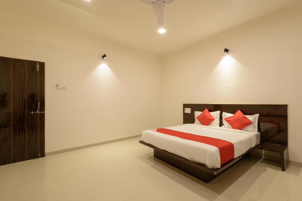 Oyo 22964 Kundan Lawns Hotel Shirdi Exterior foto